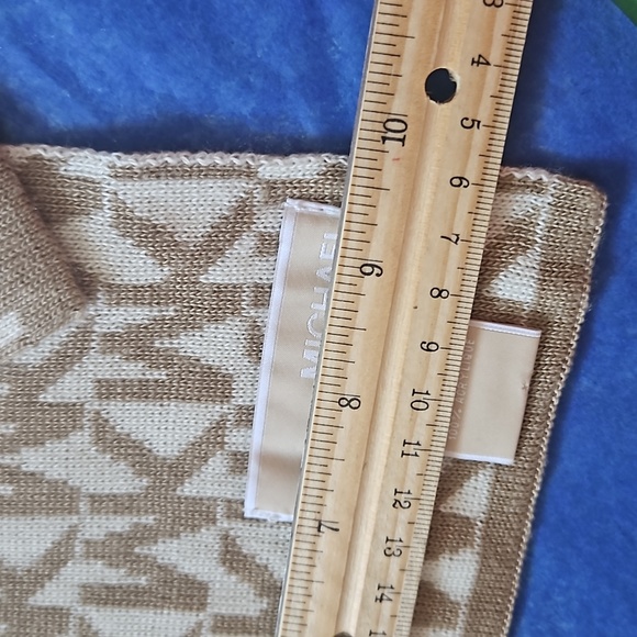 MICHAEL Kors Scarf - Picture 5 of 6